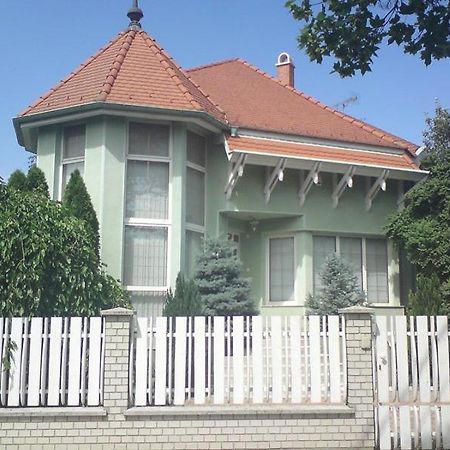 Center Apartmanhaz Hotel Hajduszoboszlo Bagian luar foto