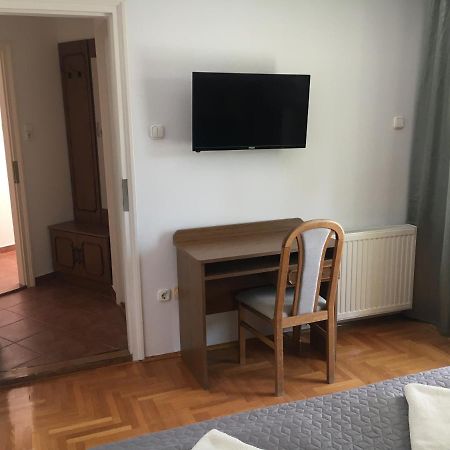 Center Apartmanhaz Hotel Hajduszoboszlo Bagian luar foto