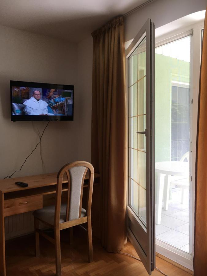 Center Apartmanhaz Hotel Hajduszoboszlo Bagian luar foto