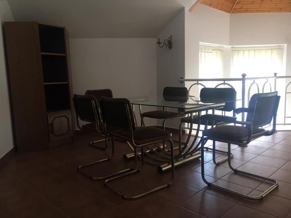 Center Apartmanhaz Hotel Hajduszoboszlo Bagian luar foto