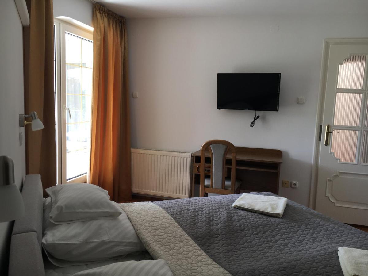 Center Apartmanhaz Hotel Hajduszoboszlo Bagian luar foto